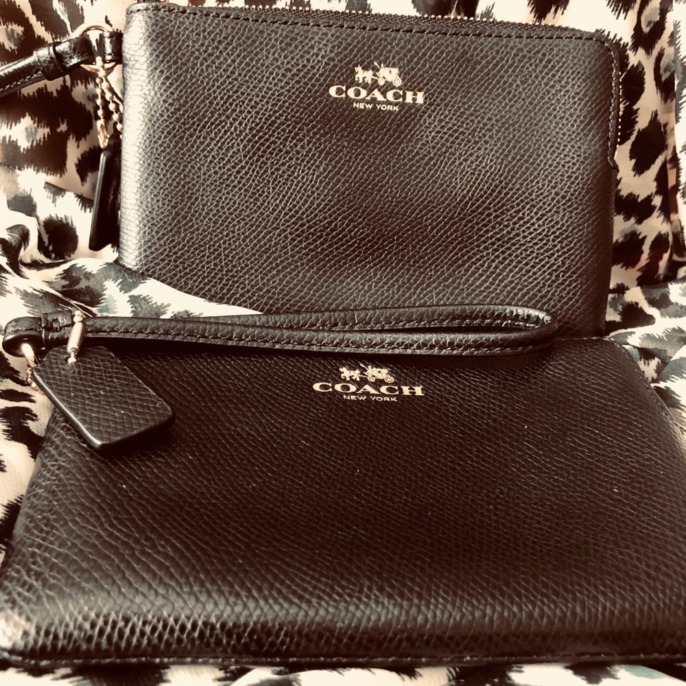 🎉HOST PICK🎉Coach Wristlet - Picture 9 of 14